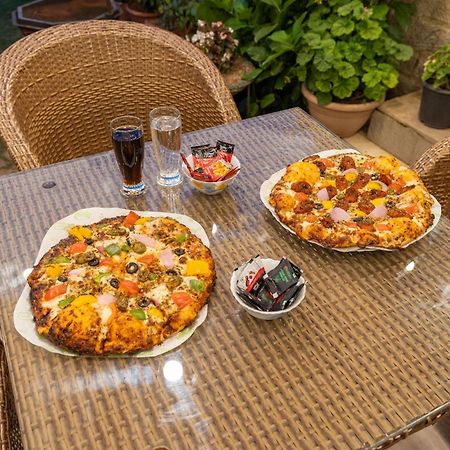 Stayvista At Floradale W Jacuzzi & Wood-Fire Pizza Kasauli Exterior foto