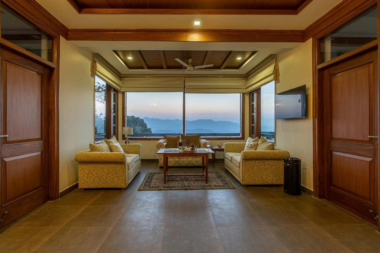 Stayvista At Floradale W Jacuzzi & Wood-Fire Pizza Kasauli Exterior foto