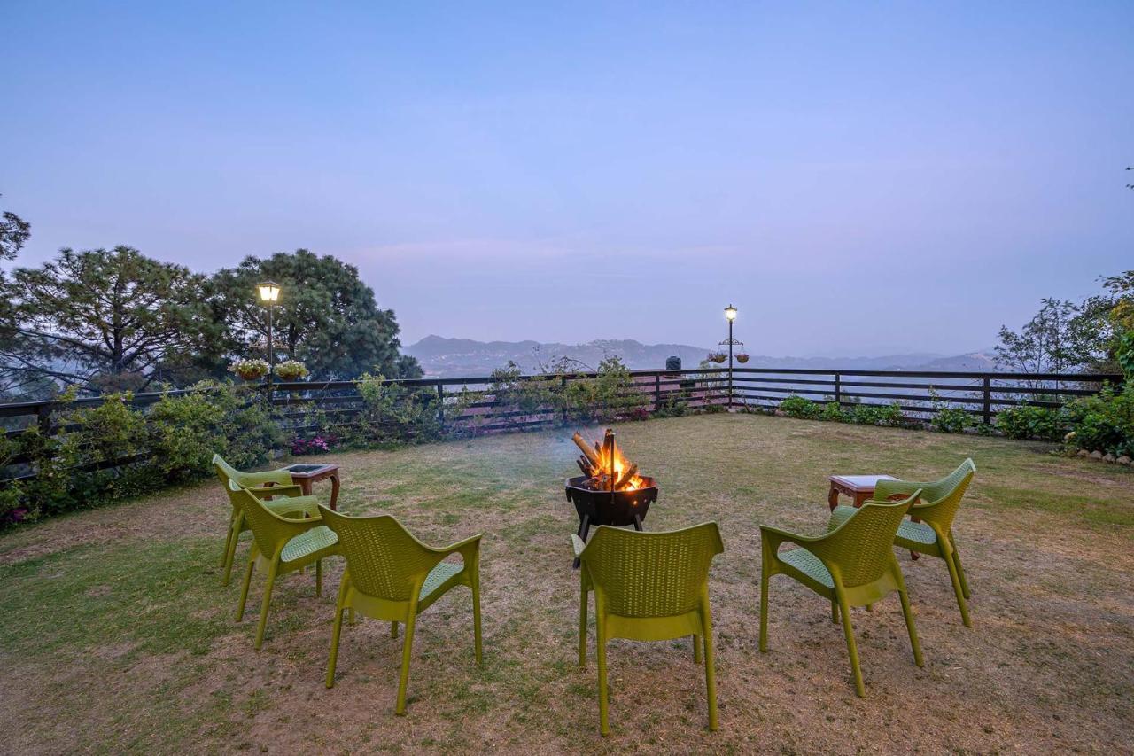 Stayvista At Floradale W Jacuzzi & Wood-Fire Pizza Kasauli Exterior foto