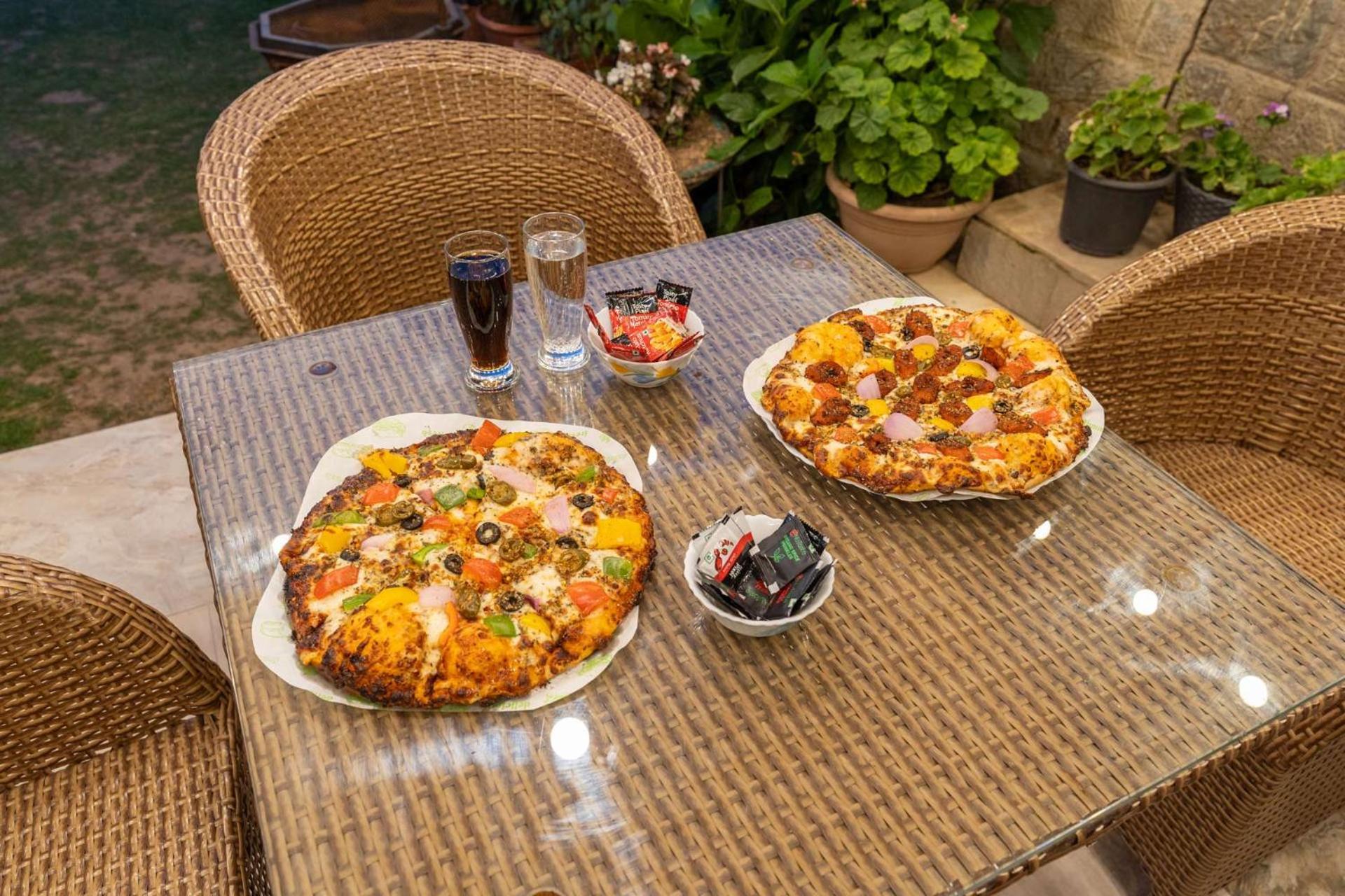 Stayvista At Floradale W Jacuzzi & Wood-Fire Pizza Kasauli Exterior foto